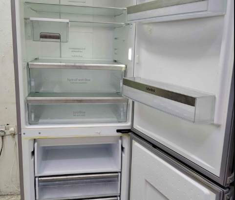 Siemens bottom freezer refrigerator for sale