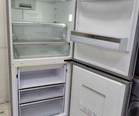 Siemens bottom freezer refrigerator for sale