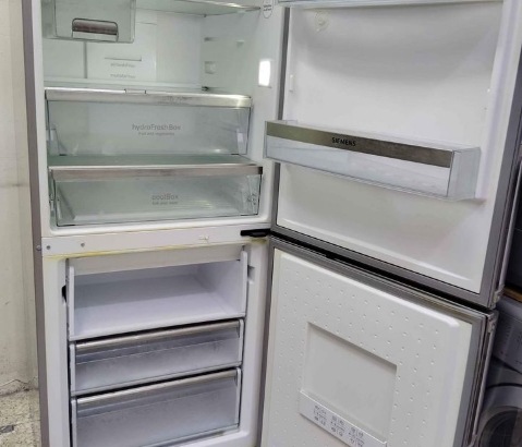 Siemens bottom freezer refrigerator for sale
