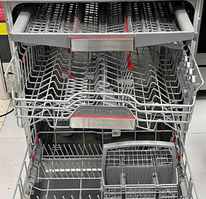 Siemens series 6 Dishwasher 3 rack same like new f