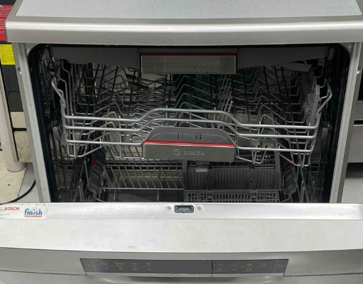 Siemens series 6 Dishwasher 3 rack same like new f