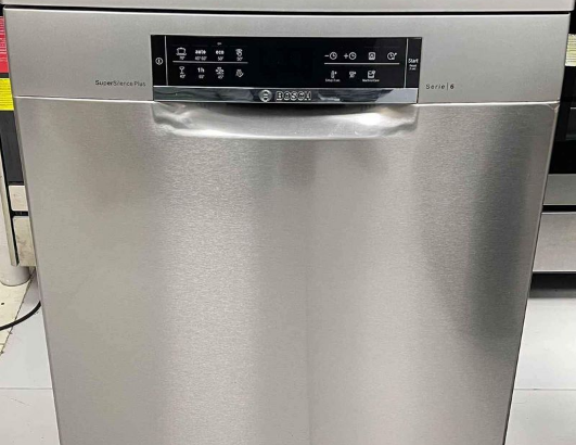 Siemens series 6 Dishwasher 3 rack same like new f
