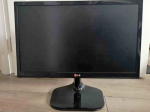 Slim & Wide LG 22″ LED monitor, FULL HD For Sale