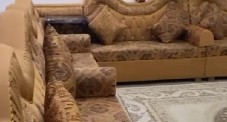 طقم كنب بحالة ممتازة للبيع