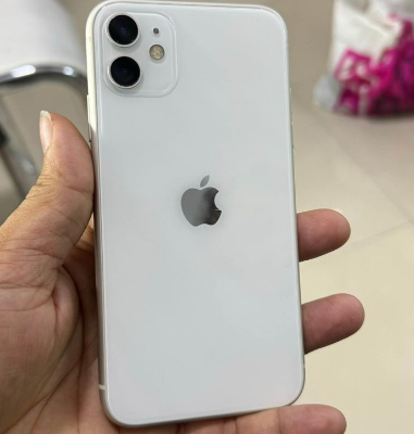 iPhone 11 128 GB Clean 94% battery all original fo