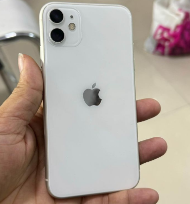 iPhone 11 128 GB Clean 94% battery all original fo