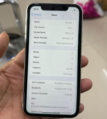 iPhone 11 128 GB Clean 94% battery all original fo