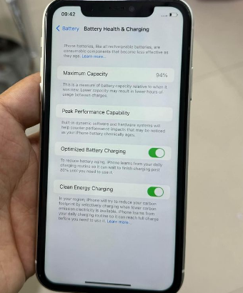 iPhone 11 128 GB Clean 94% battery all original fo