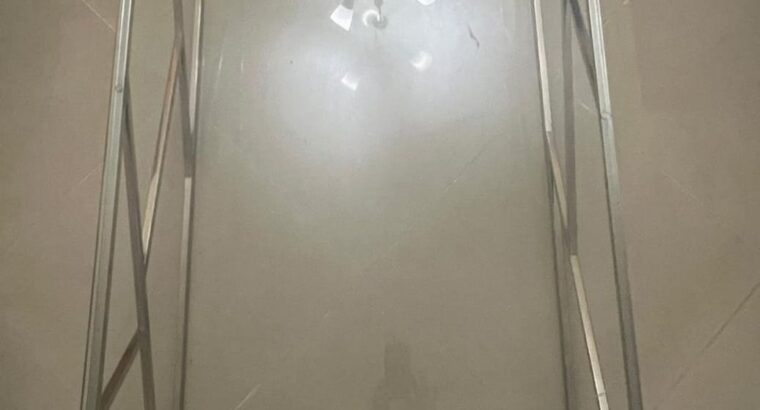 طاوله زجاج متوسطه الحجم من هوم سنتر للبيع