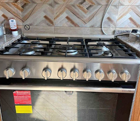 Bosch 90cm full gas cooker available for sale