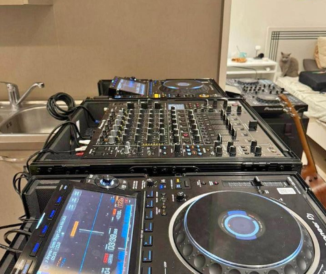 CDJ 3000 + V10 SET WITH FLIGHT CASE FOR SALE