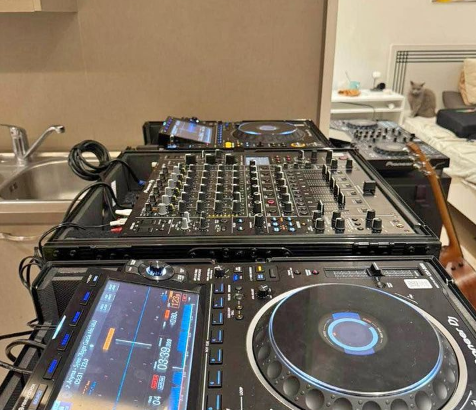 CDJ 3000 + V10 SET WITH FLIGHT CASE FOR SALE