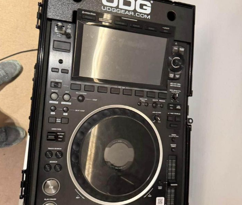 CDJ 3000 + V10 SET WITH FLIGHT CASE FOR SALE