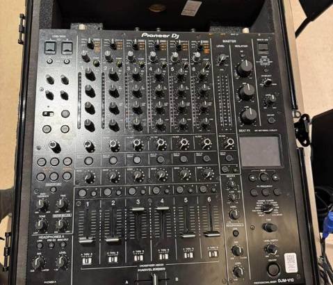 CDJ 3000 + V10 SET WITH FLIGHT CASE FOR SALE