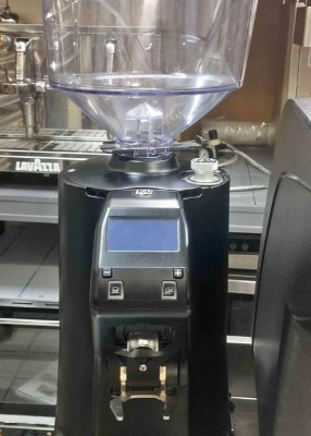 Coffee Grinder In excellent condition For Sale