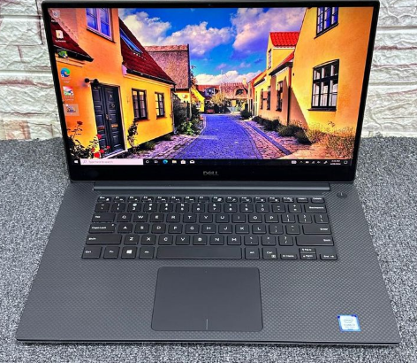 DELL PRECISION 5540 Touch 4K display. Core i7 9th