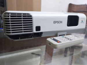 Epson EB 95 Projector with remote for sale