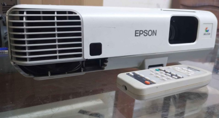 Epson EB 95 Projector with remote for sale