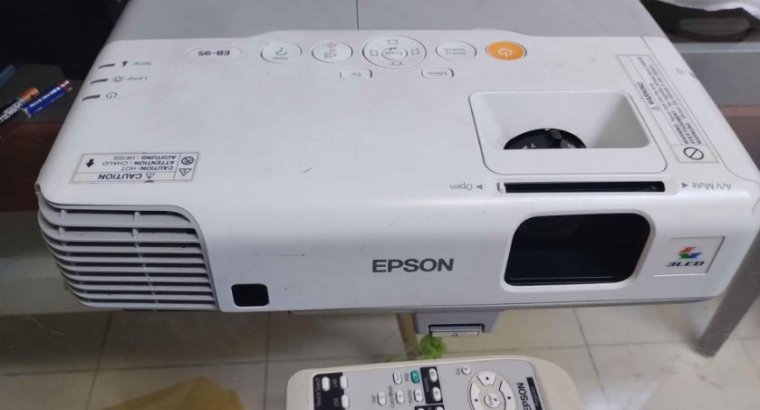 Epson EB 95 Projector with remote for sale