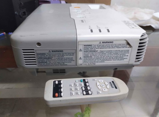 Epson EB 95 Projector with remote for sale