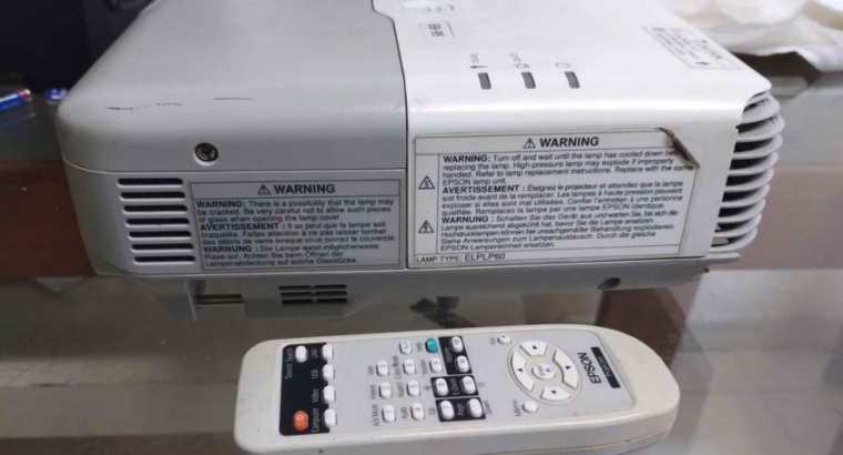 Epson EB 95 Projector with remote for sale