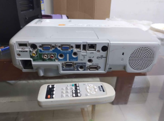 Epson EB 95 Projector with remote for sale