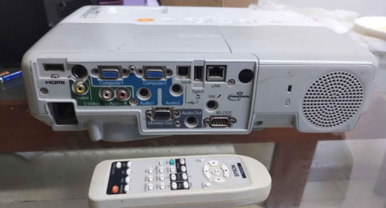 Epson EB 95 Projector with remote for sale