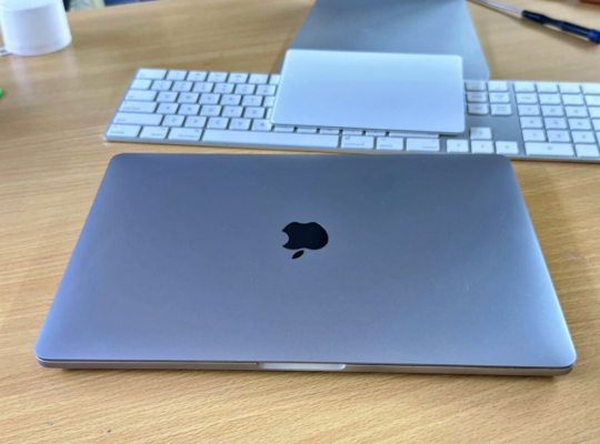 MACBOOK PRO 13-inch 2020. Core i7 Touch Bar For Sa