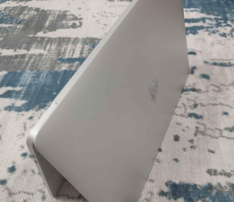 MacBook Pro 1990 4 Gb GPU CORE I7 FOR SALE