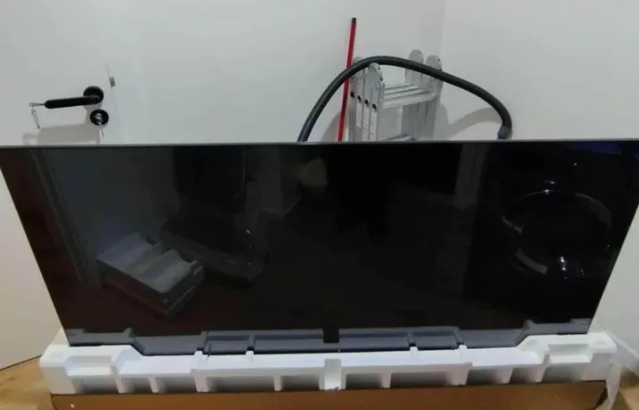 SAMSUNG 75″ Crystal UHD 4K Smart TV DU 8000
