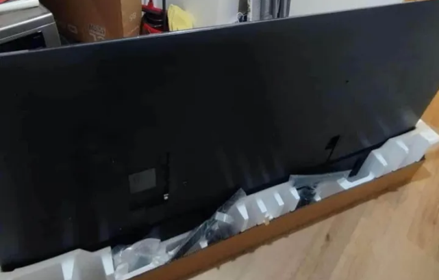 SAMSUNG 75″ Crystal UHD 4K Smart TV DU 8000
