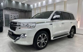 Toyota Land cruiser VXR 5.7 full option 2017 Gcc