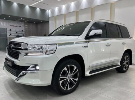 Toyota Land cruiser VXR 5.7 full option 2017 Gcc