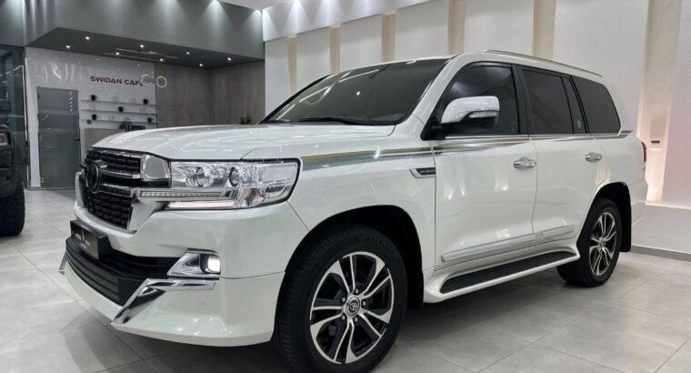 Toyota Land cruiser VXR 5.7 full option 2017 Gcc