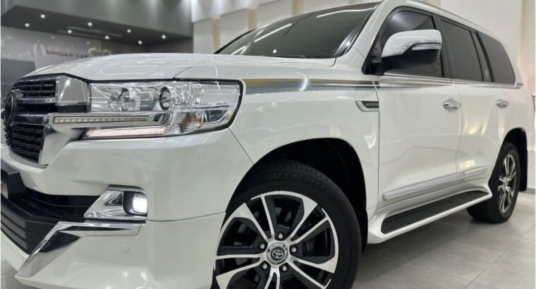 Toyota Land cruiser VXR 5.7 full option 2017 Gcc