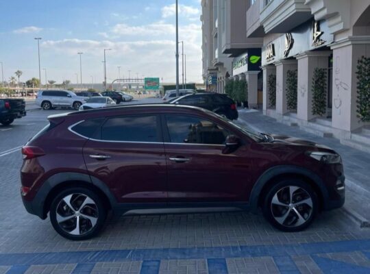 Hyundai Tucson full option 2016 Gcc for sale