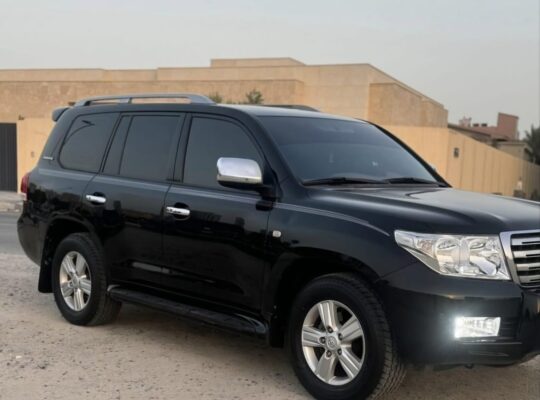 Toyota Land cruiser vxr 2011 in good condition