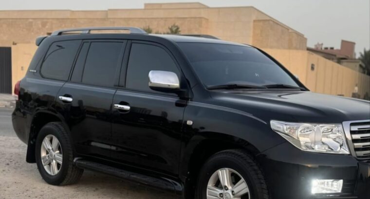 Toyota Land cruiser vxr 2011 in good condition