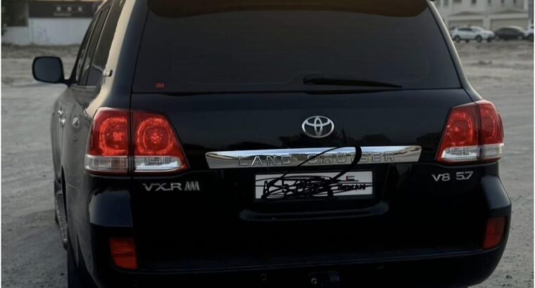 Toyota Land cruiser vxr 2011 in good condition