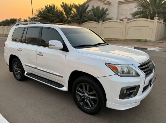 Lexus LX570 full option 2014 Gcc for sale