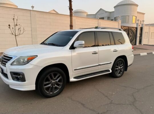 Lexus LX570 full option 2014 Gcc for sale