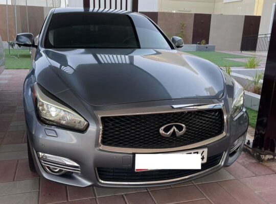 Infiniti Q70 full option 2017 Gcc for sale