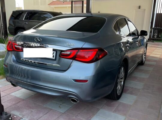 Infiniti Q70 full option 2017 Gcc for sale