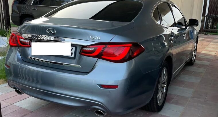 Infiniti Q70 full option 2017 Gcc for sale