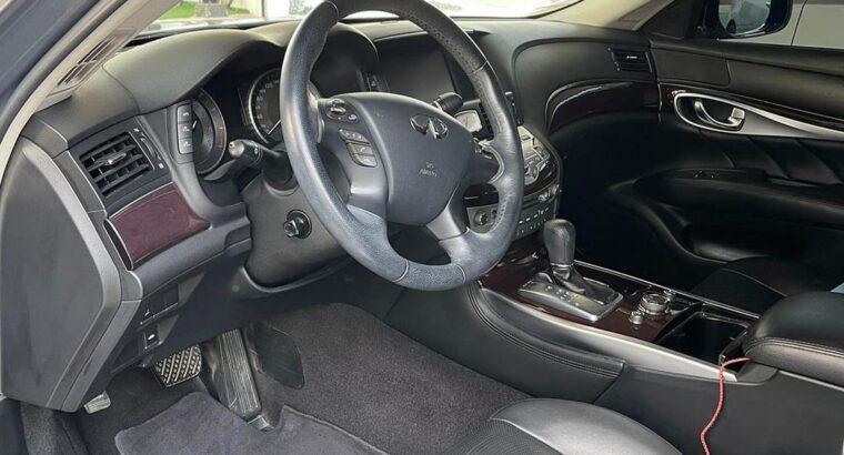 Infiniti Q70 full option 2017 Gcc for sale