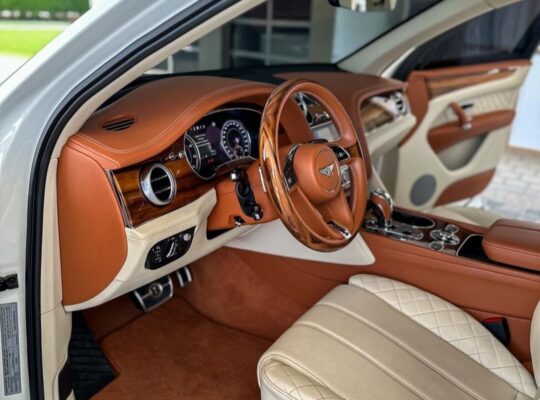 Bentley Bentayga 2019 Gcc full option