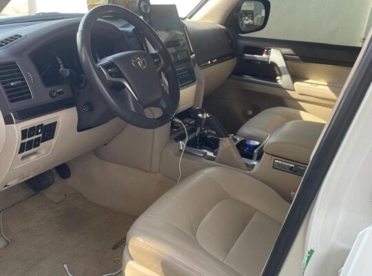 Toyota Land cruiser vxr 5.7 full option 2020 Gcc