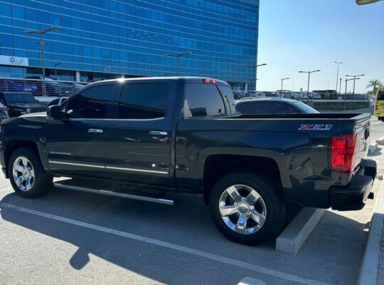 Chevrolet Silverado z71 Gcc 2017 for sale