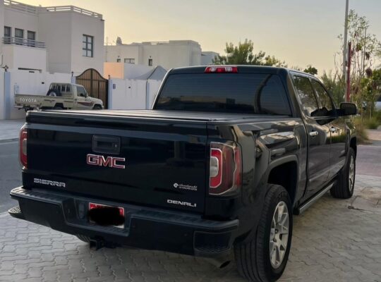 Gmc sierra Denali 2018 Gcc for sale