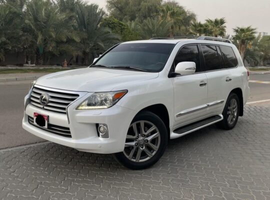 Lexus LX570 full option 2013 Gcc for sale